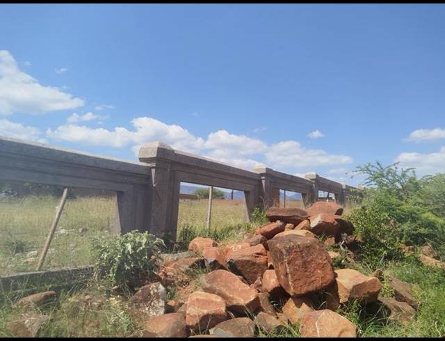 6 BEDROOM HOUSE FOR SALE IN MAKUNGWI